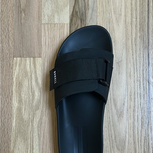 NOBULL Black Adjustable Slides Size 11 - Picture 2 of 3